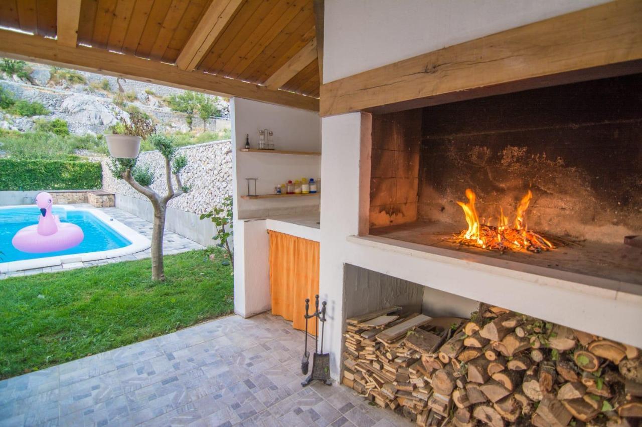 Village Holiday Apartman With Heated Pool Maslina Kostanje Exteriér fotografie