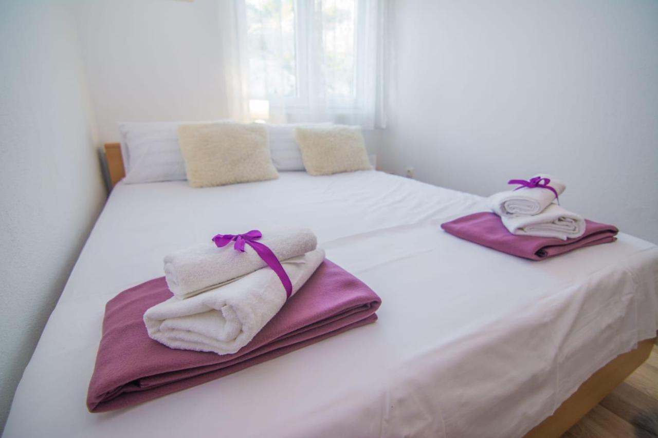 Village Holiday Apartman With Heated Pool Maslina Kostanje Exteriér fotografie